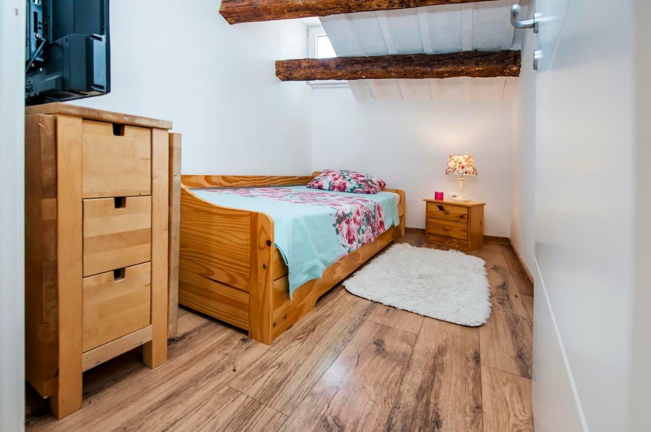 Apartment Casa Alek 罗维尼 外观 照片